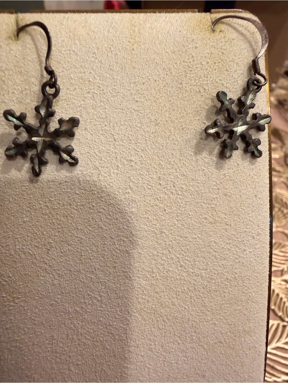 925 Snowflake Dangle Earrings in Iridescent Dark Gray